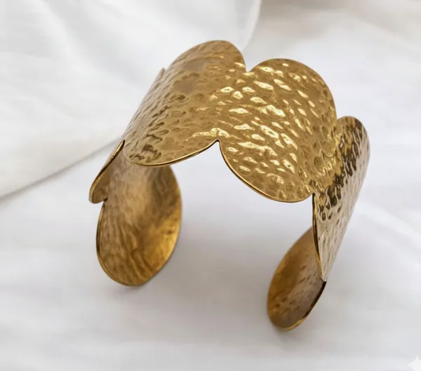 Gold_Hammered_Beauty_Cuff_Bangles_For_Women